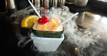 Nitrogen infused Peach Cocktail from Art Burger Sushi